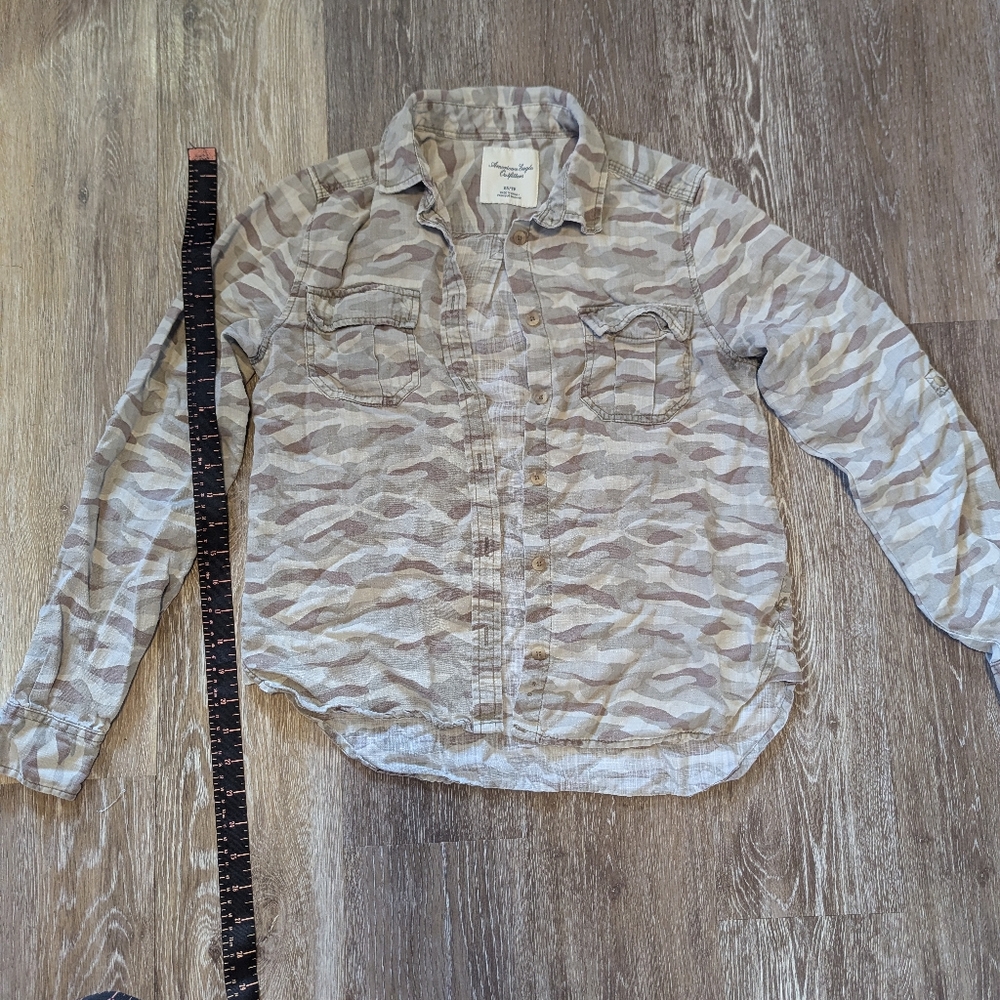 American Eagle Outfitters Camo Button-Up Shirt - XS/TP